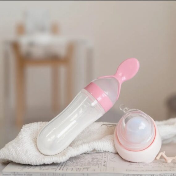 Silicone spoon feeder